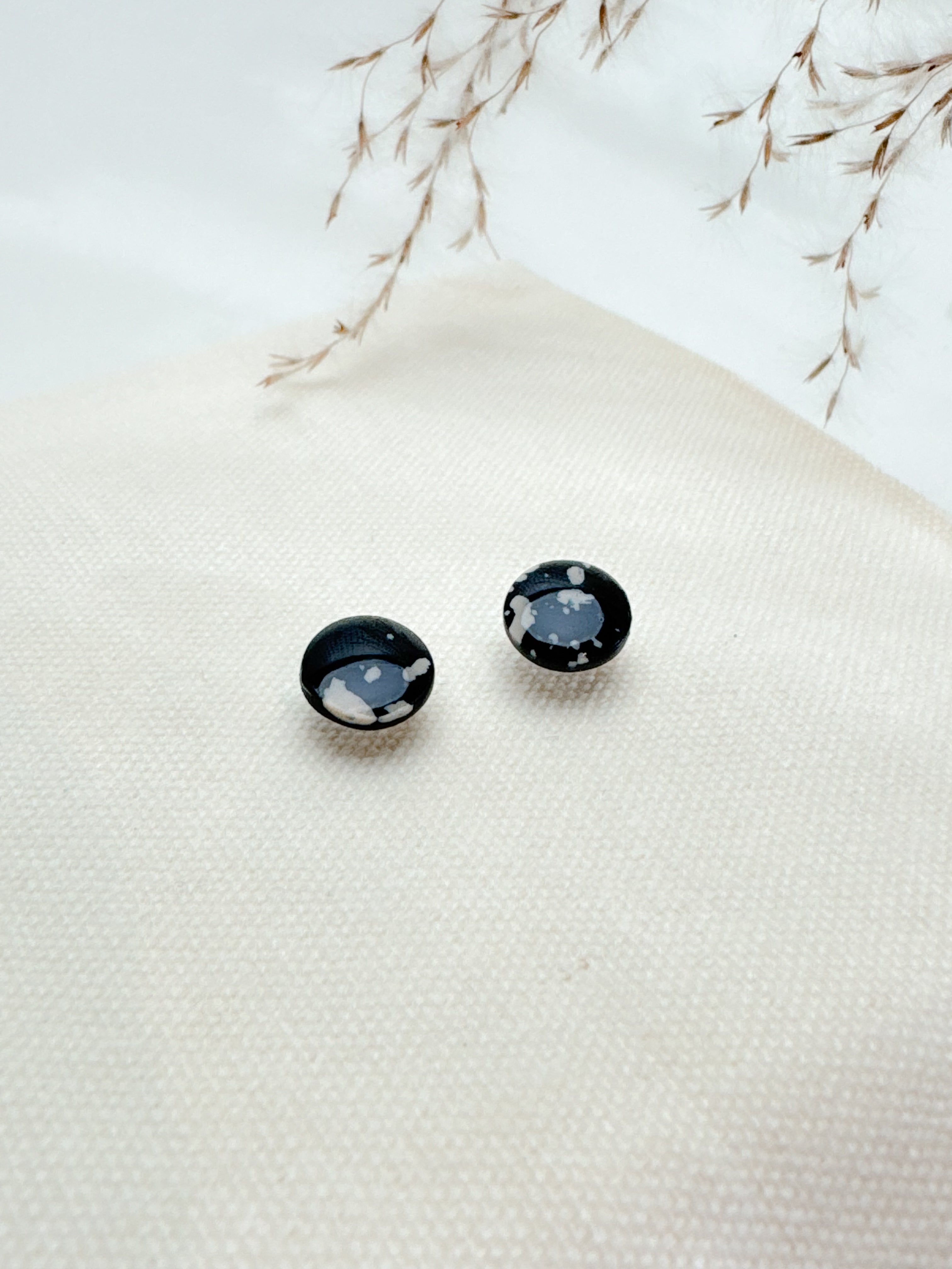 Moonstone Midi Black